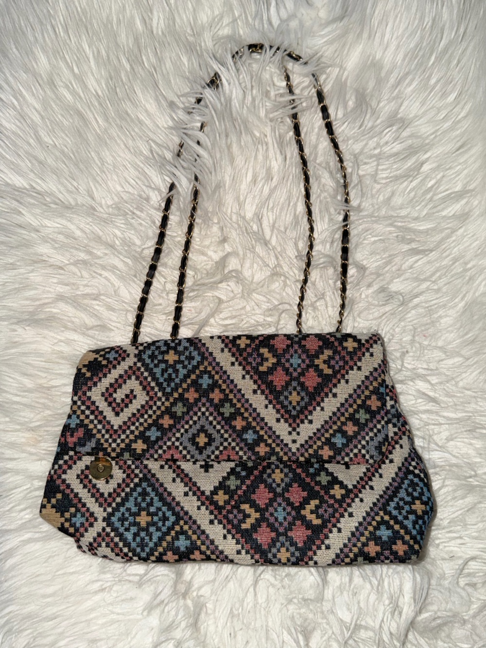 Woven Geometric Pattern Shoulder Bag in Multicolor